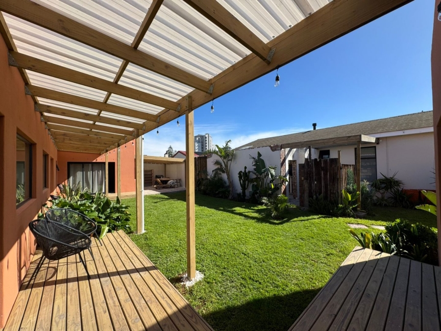 To Let 1 Bedroom Property for Rent in Bloubergrant Western Cape